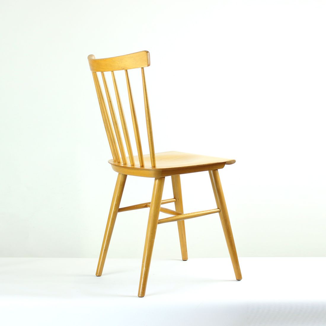 Chaise Ironica du milieu du siècle par TON en bois de chêne, Tchécoslovaquie Années 1960