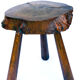 Tabouret tripode brutaliste en bois massif
