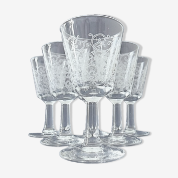 Suite of six conical liquor glasses on printed pattern glass stand