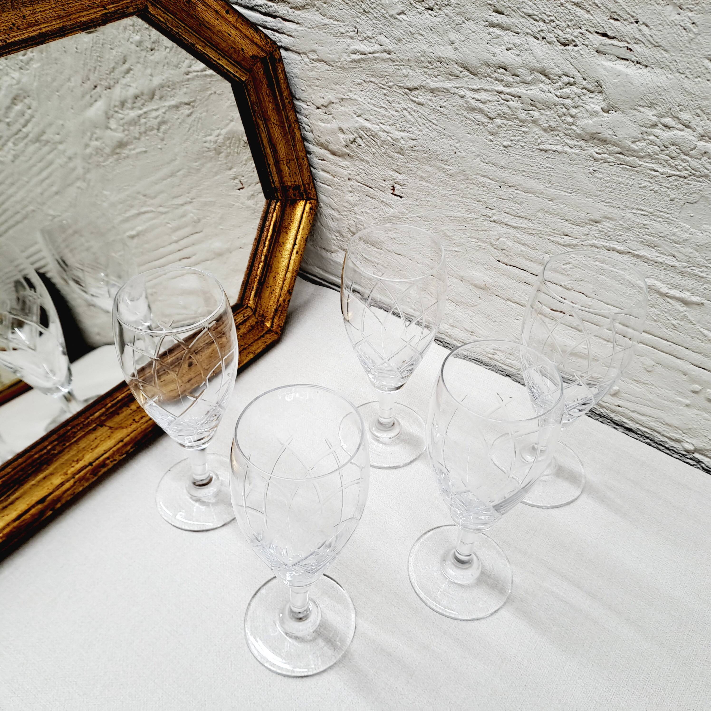 Set of 5 chiseled glass flutes