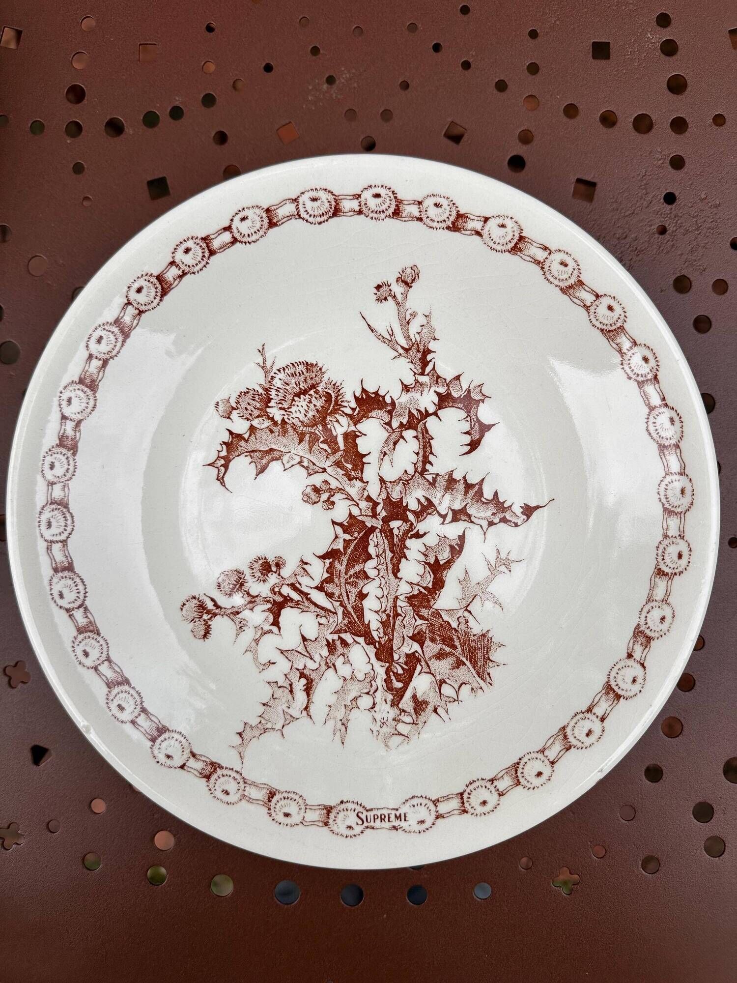 Gien earthenware plates with thistle decoration, set of 6.