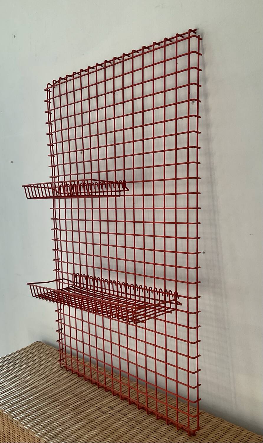 Binetta Seccose wall grid shelf in the style of the 70s-80s.
