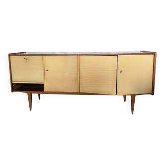 Vintage sideboard from the 50s/60s with tapered legs in a Scandinavian style.