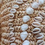 Shelly cushion in raffia, 40x40