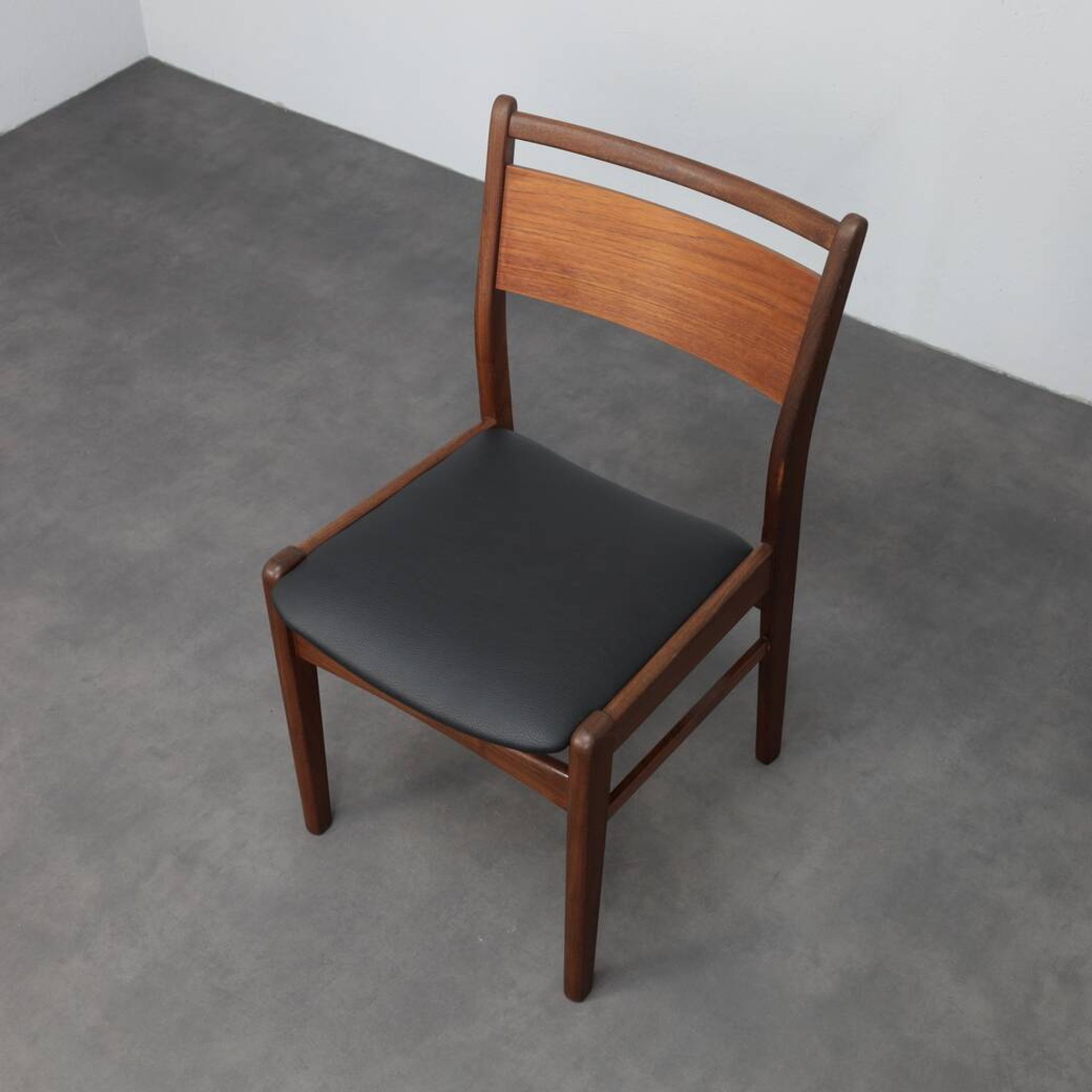 Chaises de salle à manger en teck modernes du milieu du siècle, ensemble de 4, années 1960.