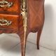 Commode de style Louis XV en placage d'acajou et bois de rose XX siècle