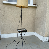 Lampadaire tripode en fer forgé et carreaux de faïence