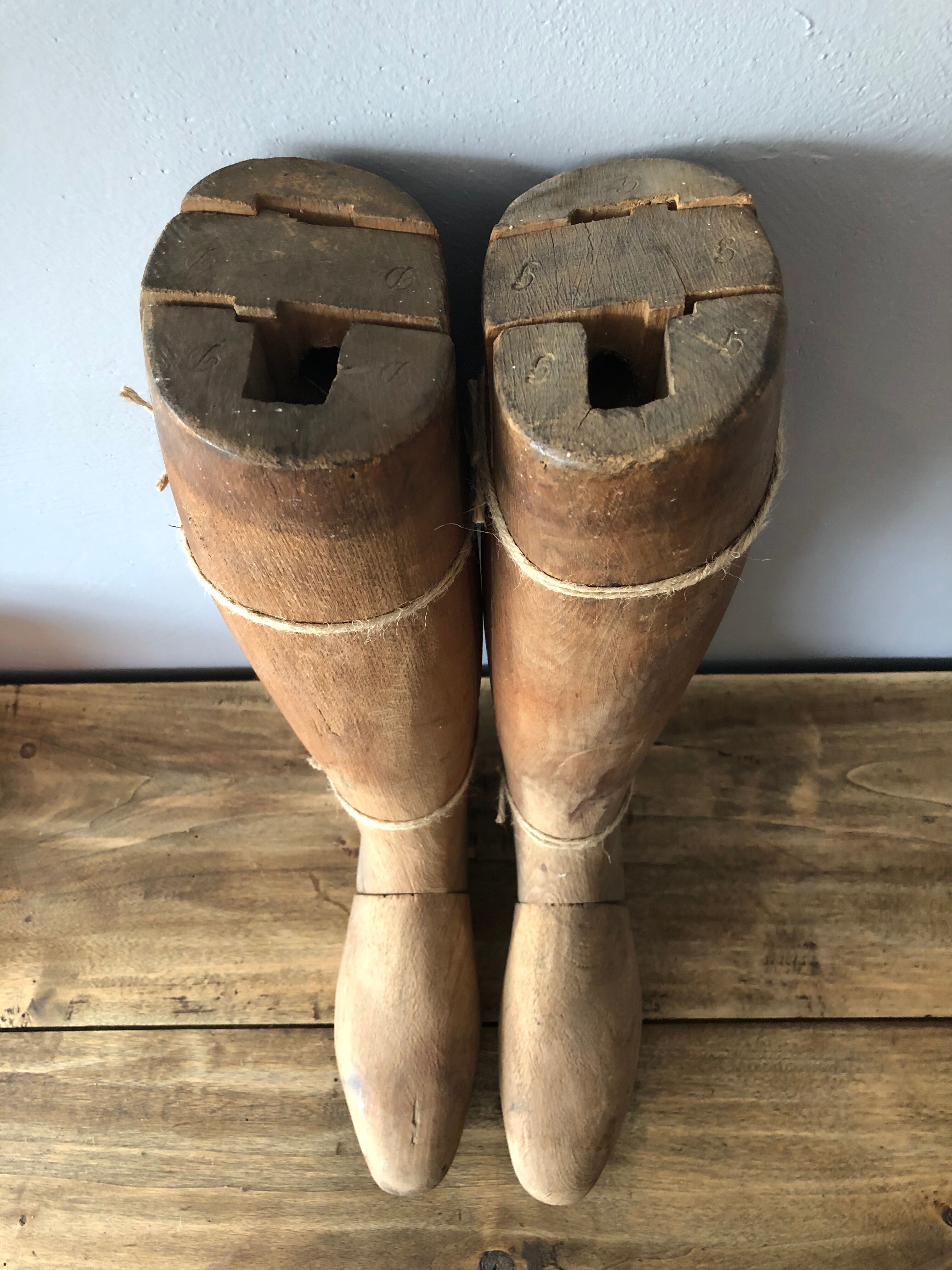 Embauchoirs à bottes anciens