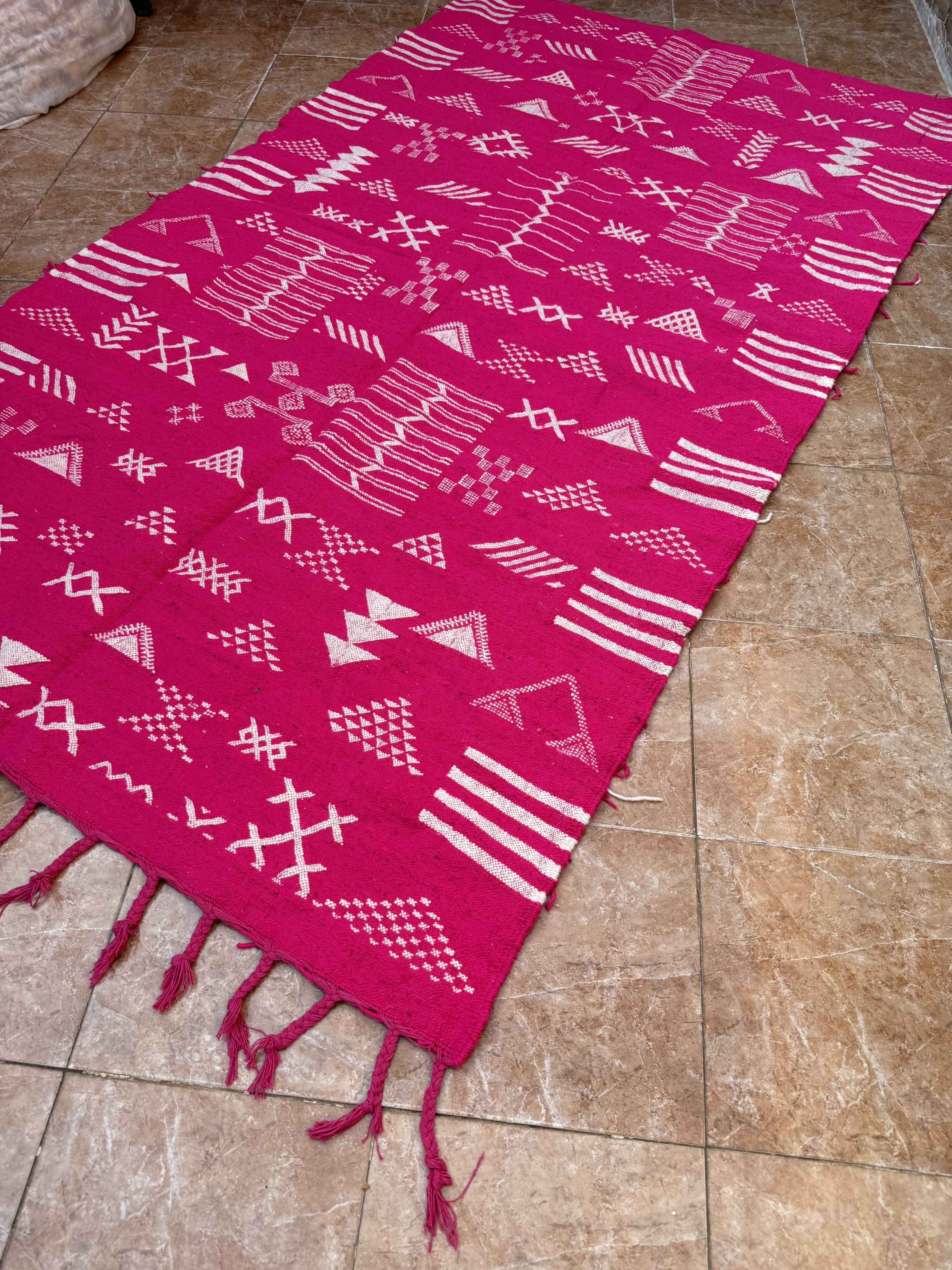Handmade wool Berber rug – Bohemian pink Moroccan kilim