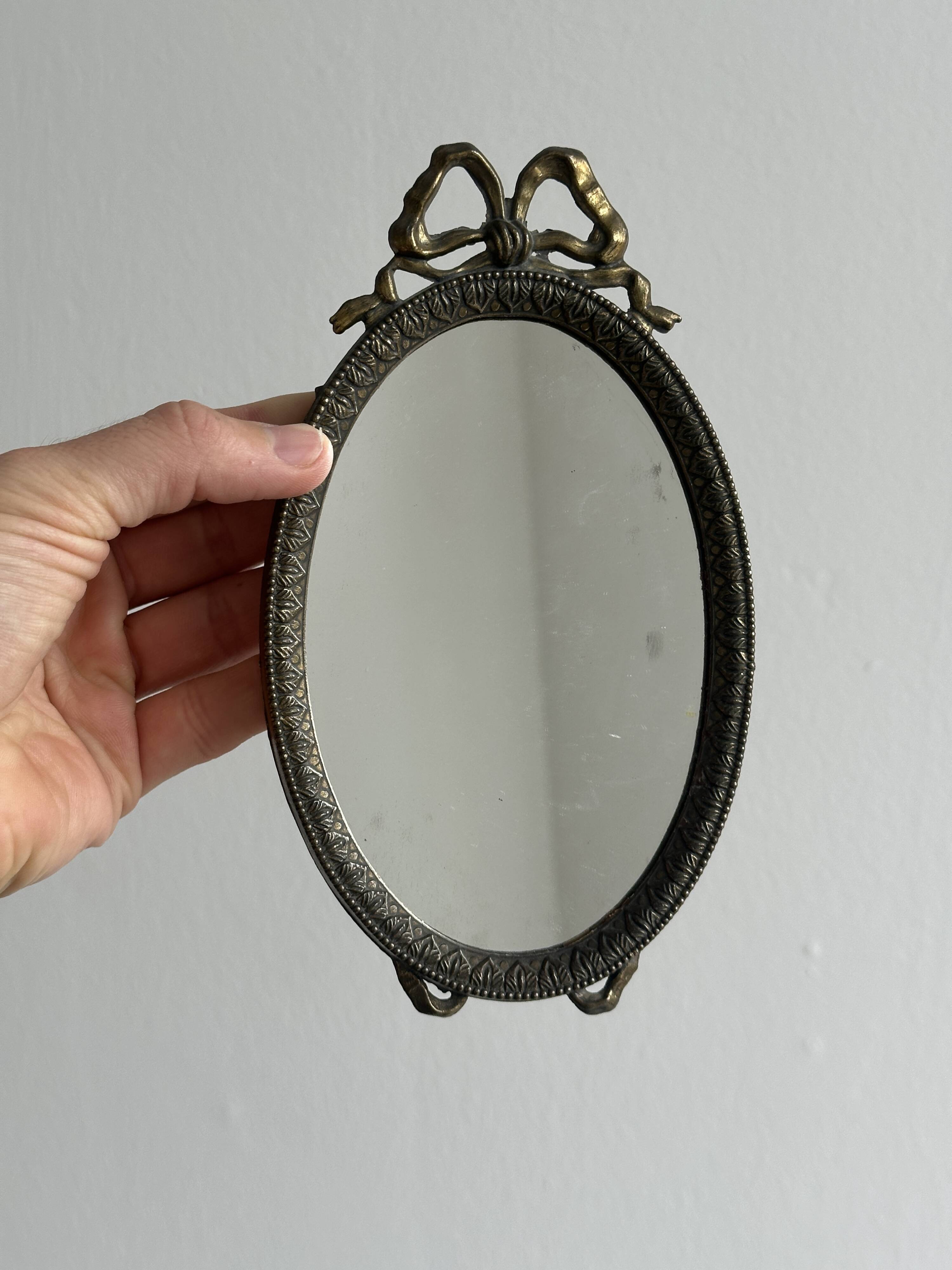 Petit miroir oval ancien