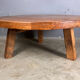 Table basse en chêne brutaliste à trois pieds