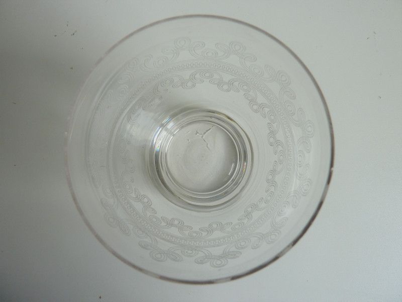 32 antique glasses engraved with Friezes of Arabic and spirals
