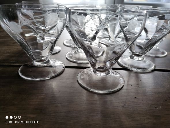 Set of 11 champagne glasses on low foot in old glass engraved floral decoration