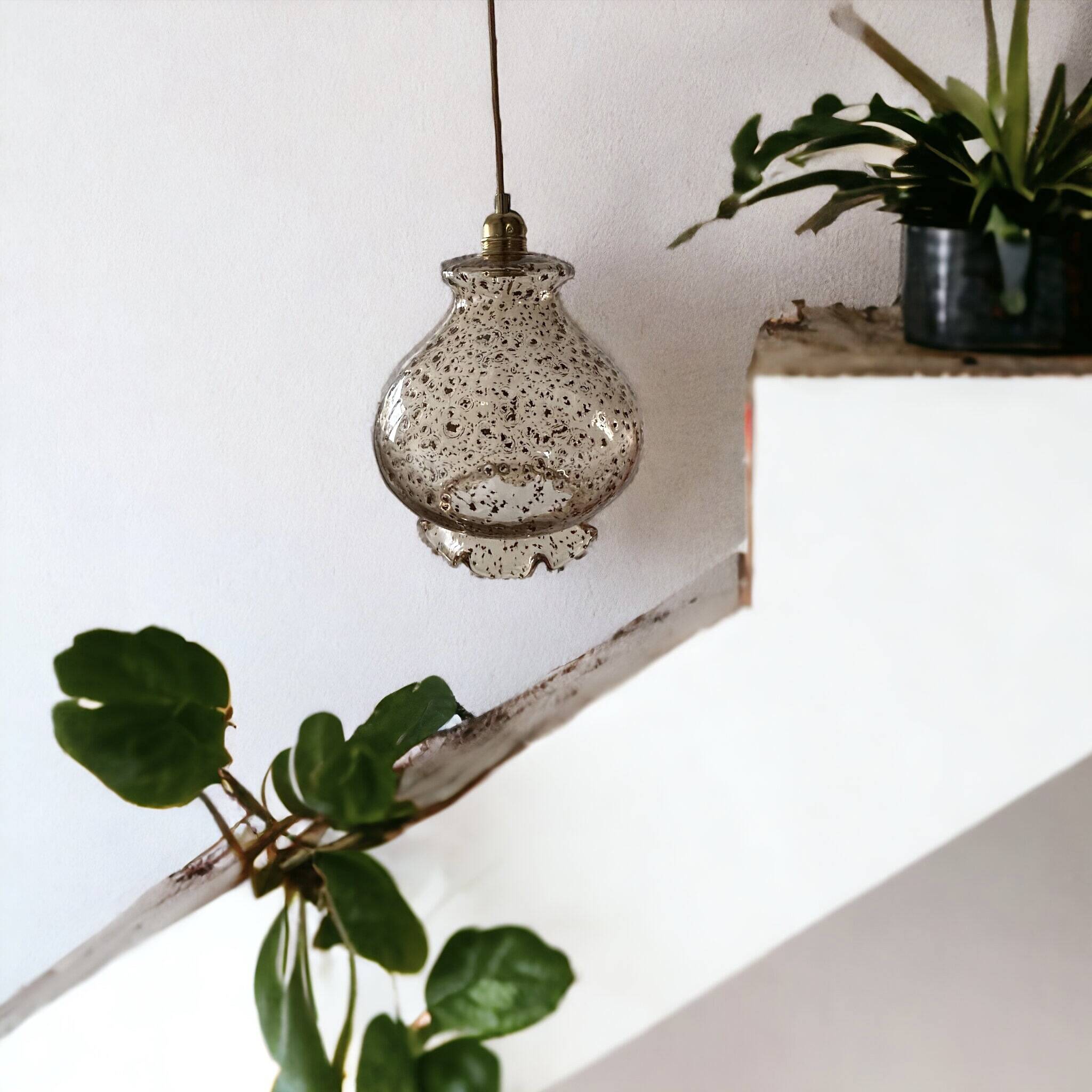 Suspension vintage en verre pailleté doré