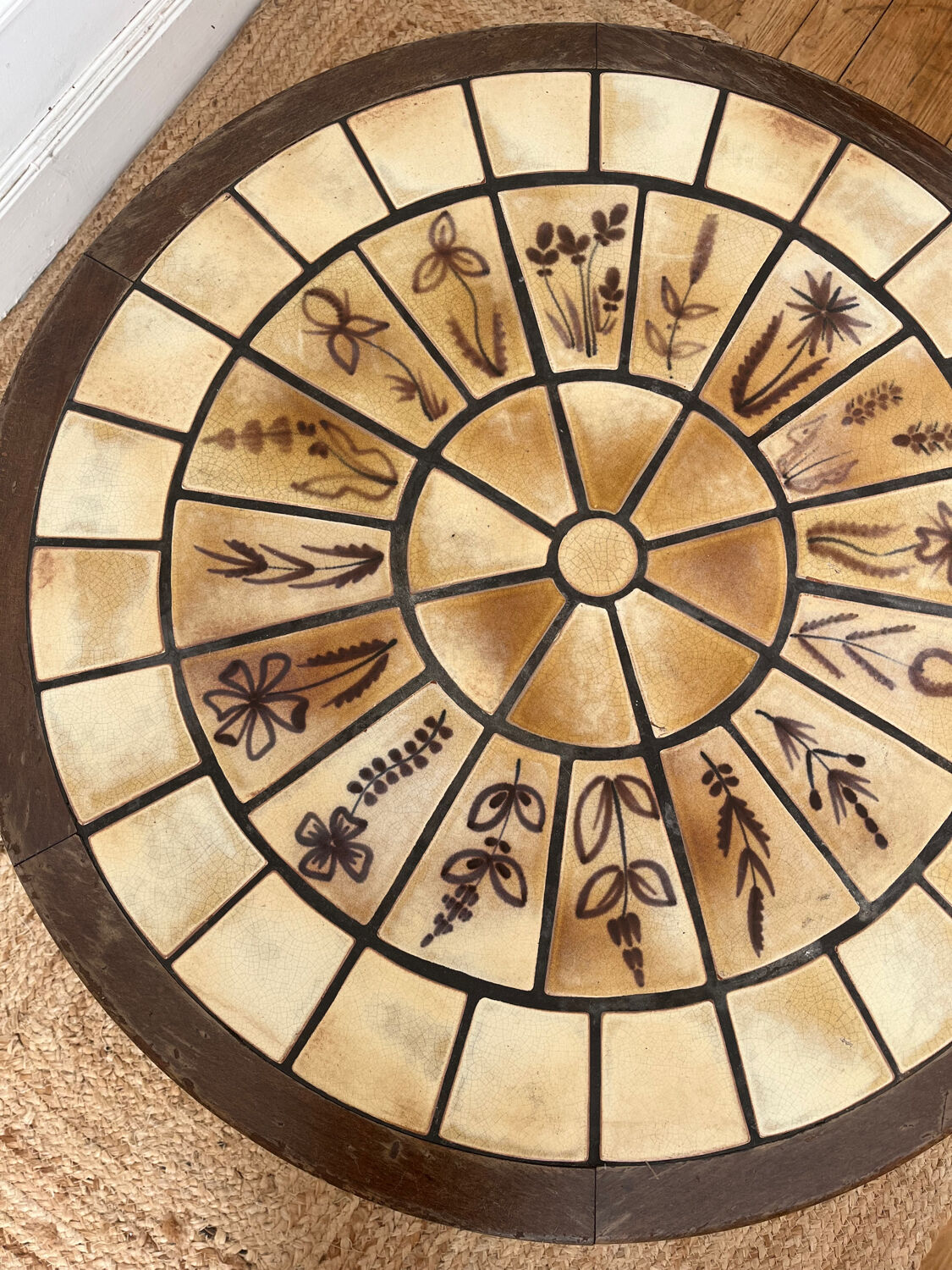 Round coffee table in ceramic and wood in the style of Roger Capron.
