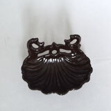 Shell soap holder