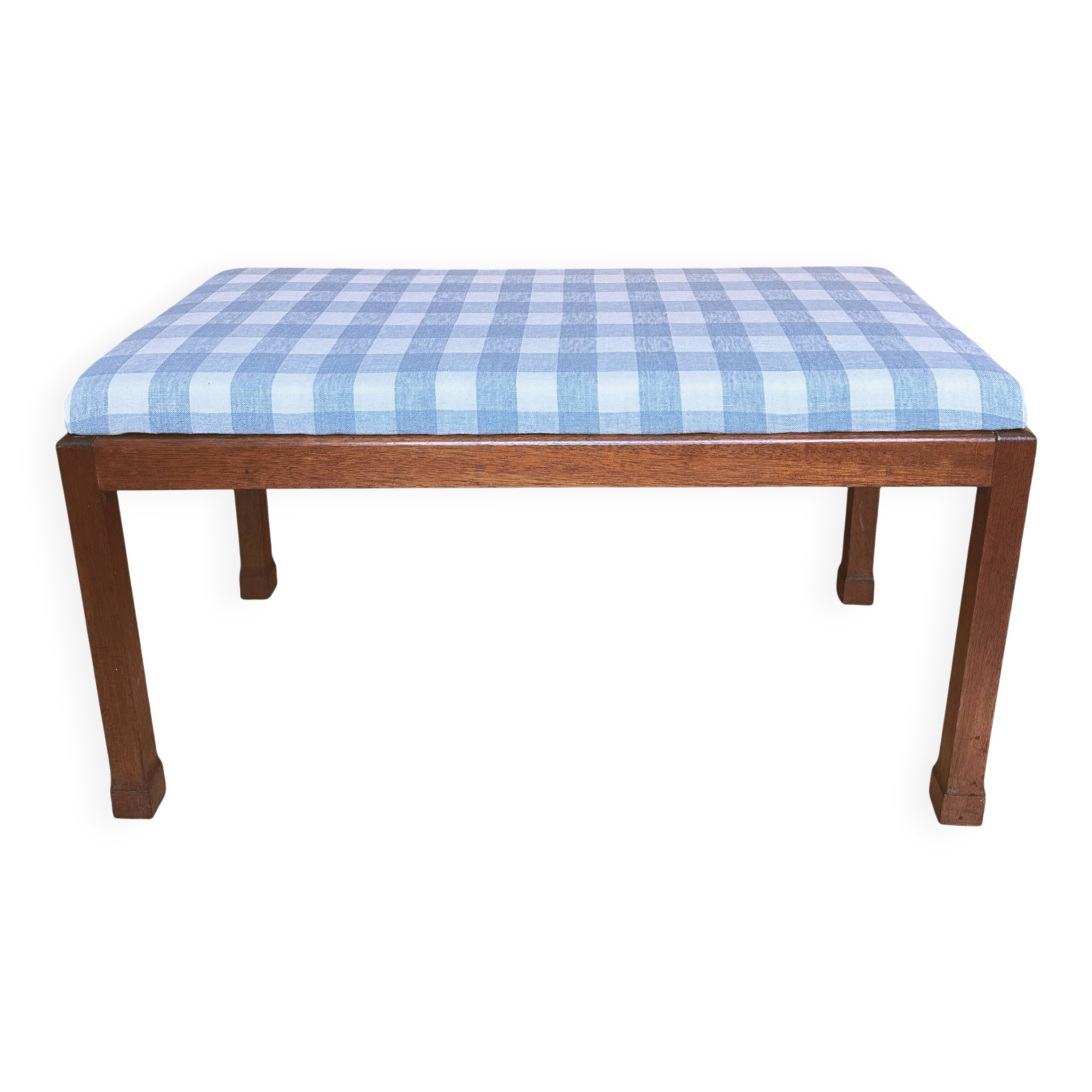 Ottoman coffee table in wood and gingham fabric.