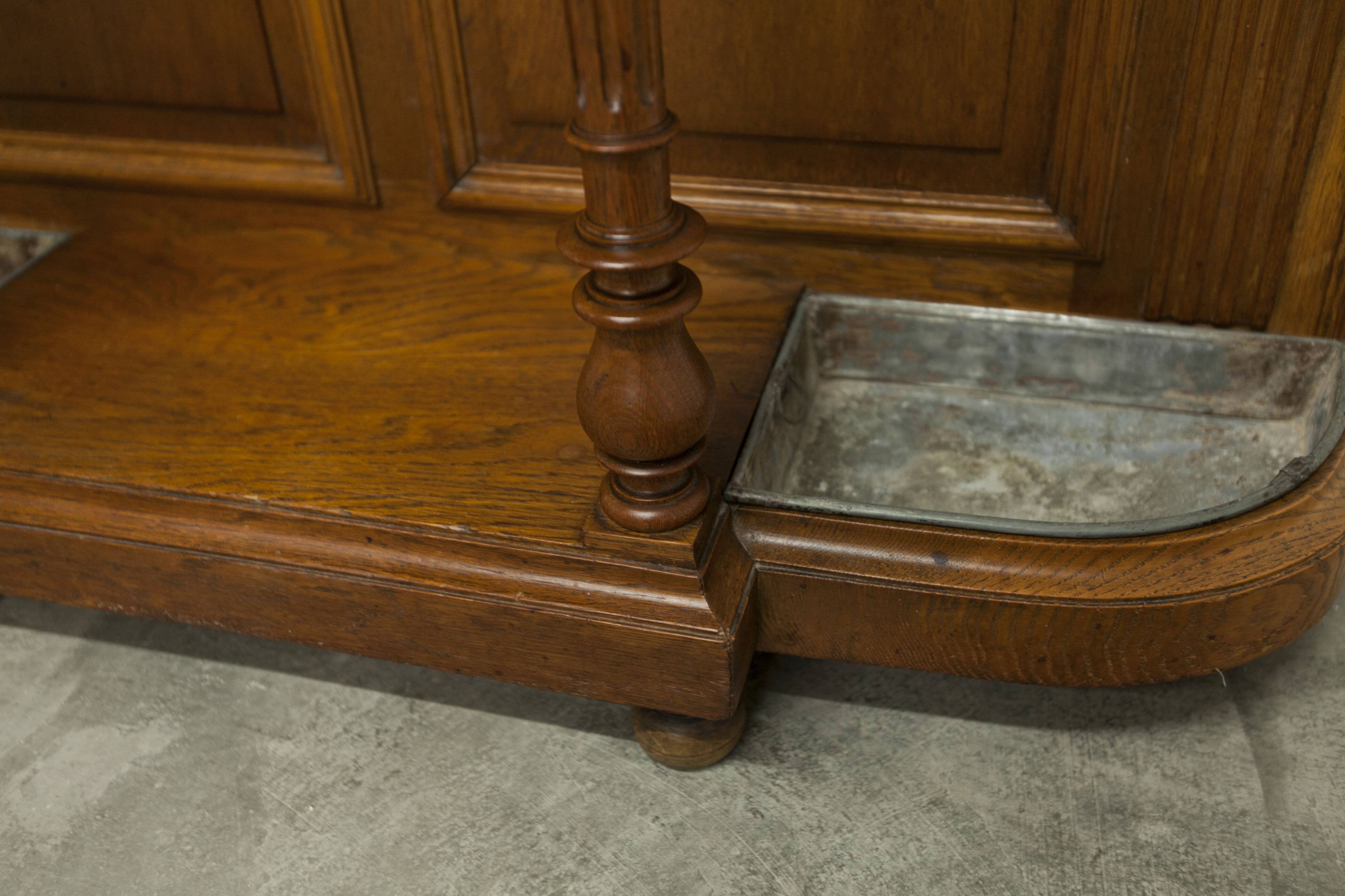 Vestiaire Napoléon III en noyer fin 19e, 3 miroirs, marbre, 8 patères