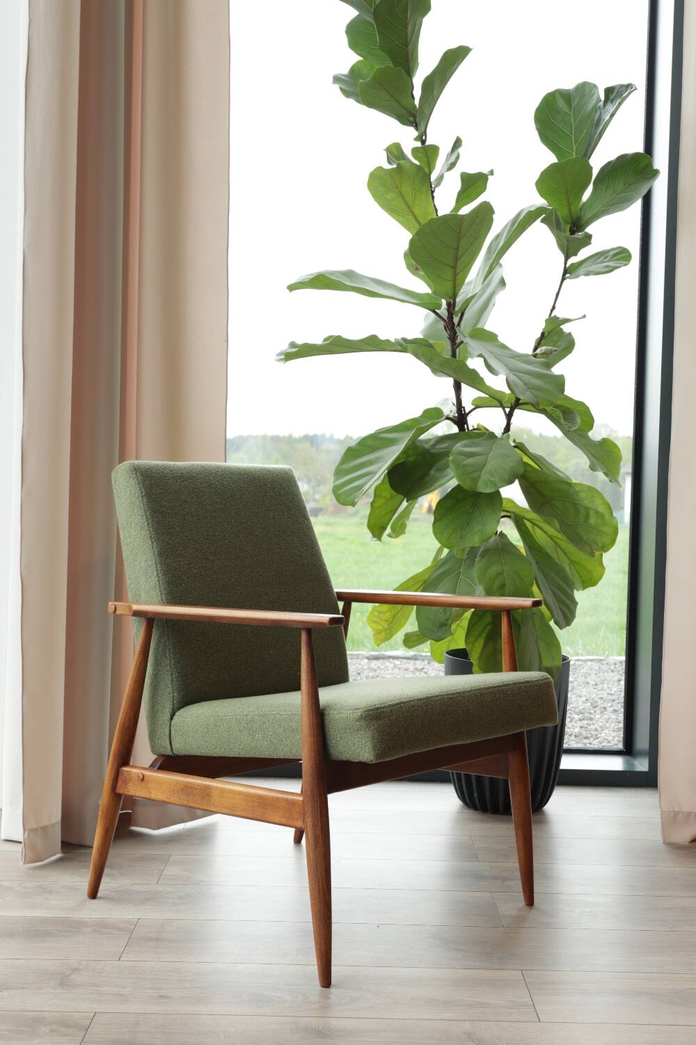 Fauteuil vintage en boucle vert sauge, design milieu de siècle, fauteuil en bois