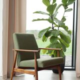 Fauteuil vintage en boucle vert sauge, design milieu de siècle, fauteuil en bois