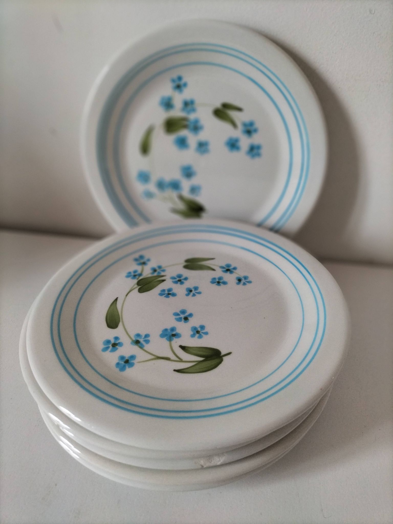 6 vintage Italian Quadrifoglio dessert plates with forget-me-not decoration.