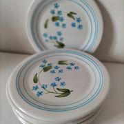 6 vintage Italian Quadrifoglio dessert plates with forget-me-not decoration.