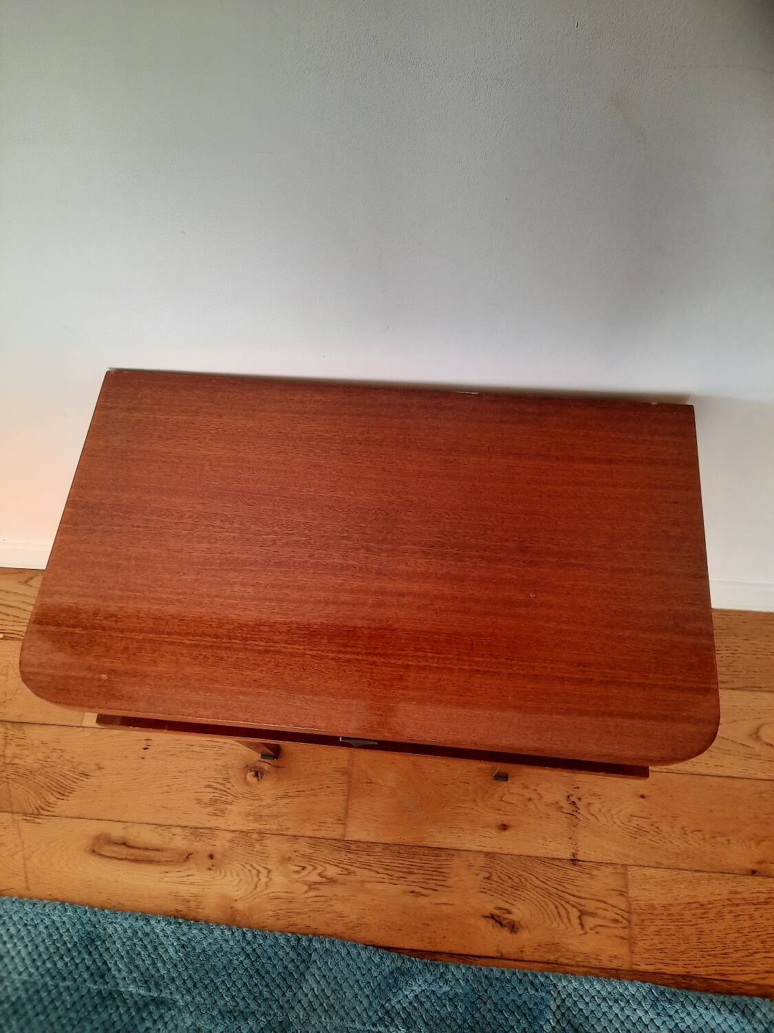 Petit meuble-chevet vintage pieds compas