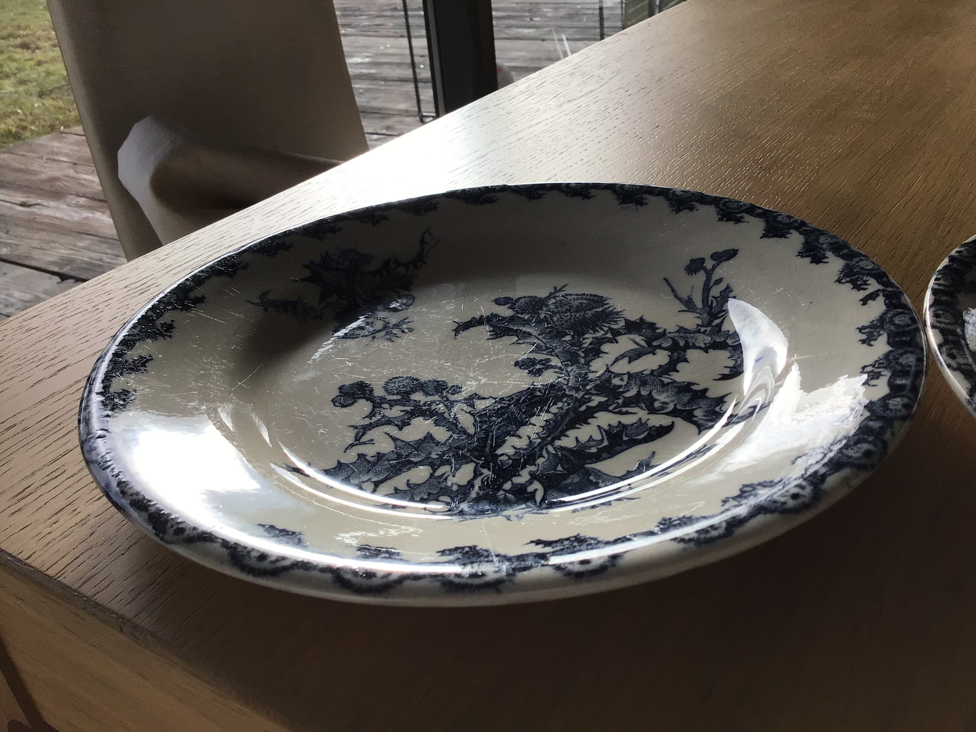 2 Flat plates Gien Chardons dark blue