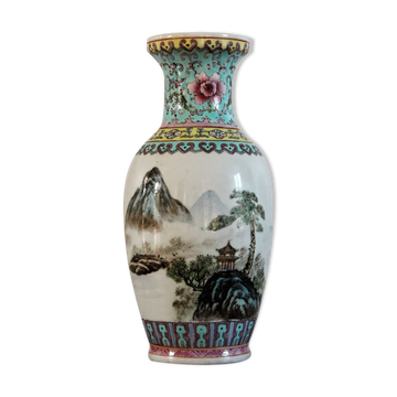 Vase en porcelaine de Chine, famille rose