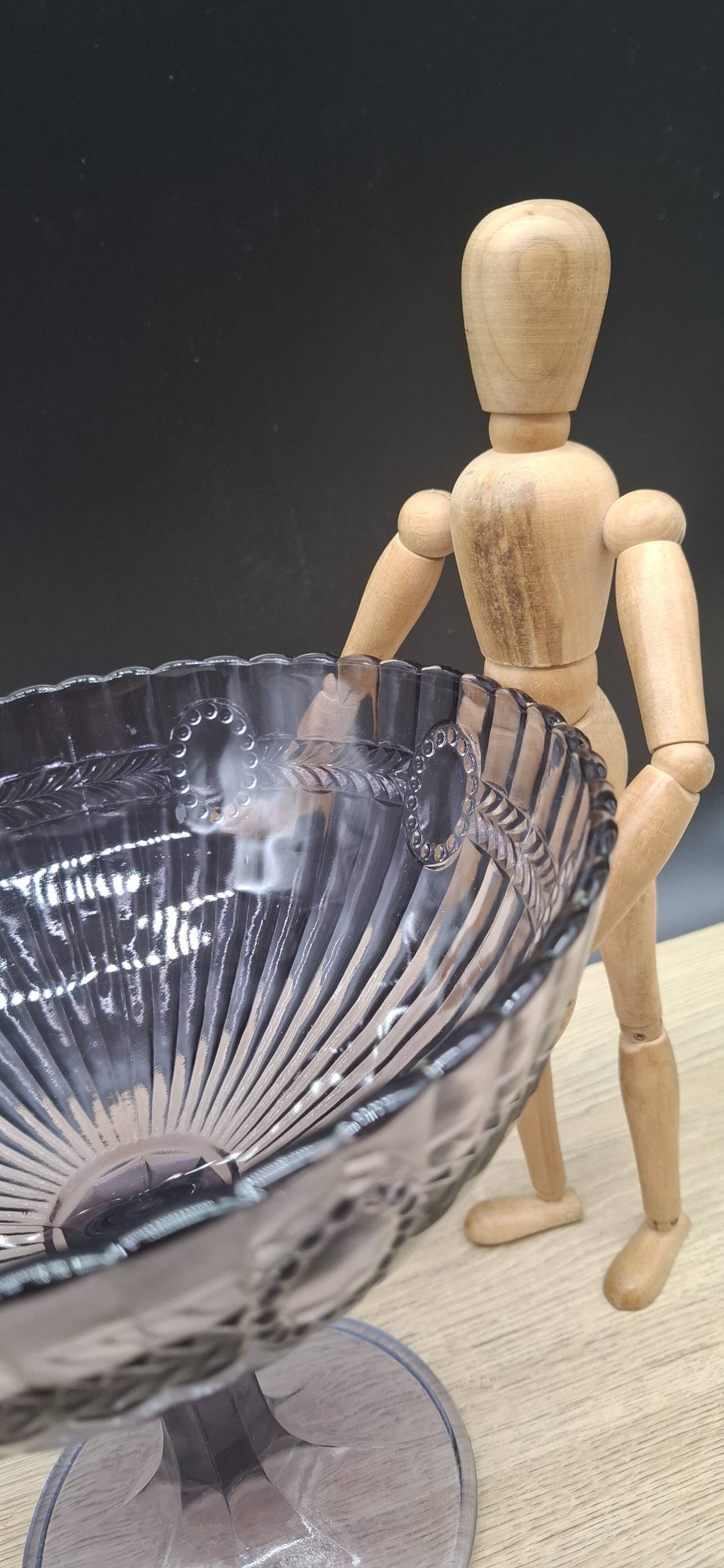 Large purple glass fruit bowl Manage