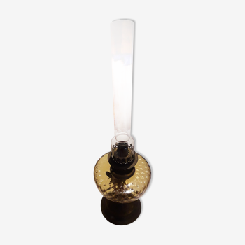 Lampe à pétrole vintage à mèche et réservoir en verre teinté
