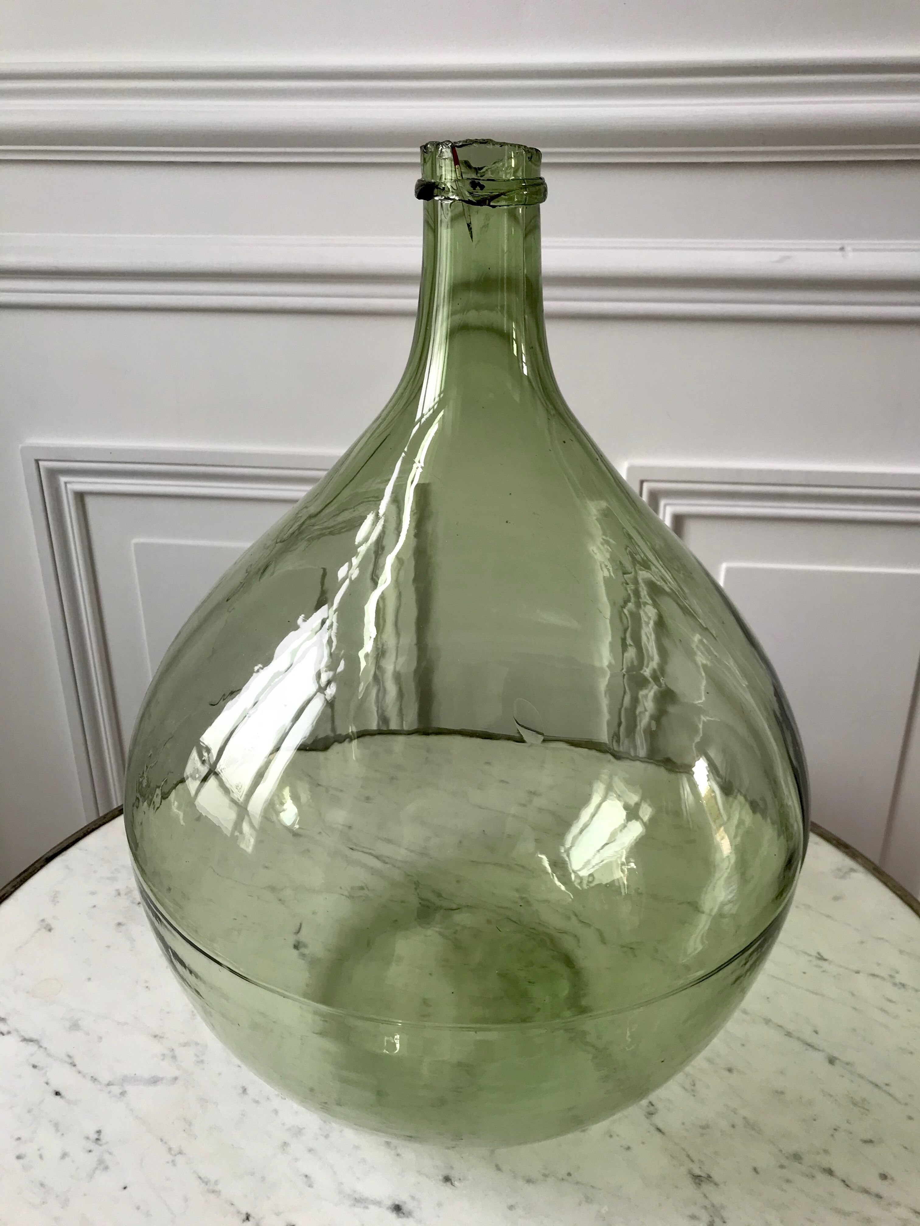 Old lady-jeanne in green glass