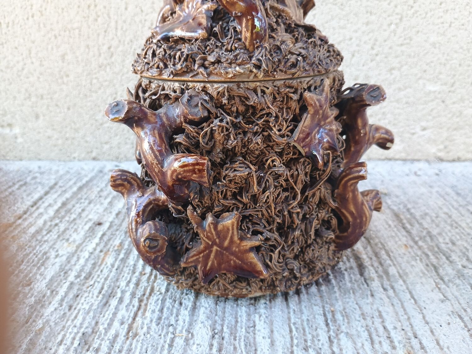 BOSSOT in Ciry-le-Noble (71) Stoneware tobacco pot with naturalist decoration