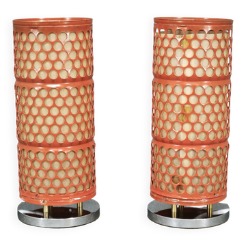 Paire de lampes de table en métal perforé rouge de style Space Age, Tchécoslovaquie, années 1970.