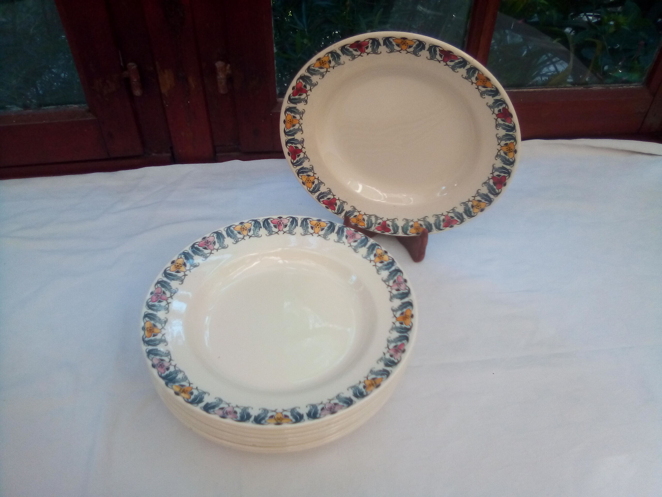 8 Terre de Fer Longchamp hollow plates