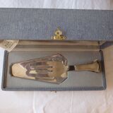 Cake shovel in silver metal