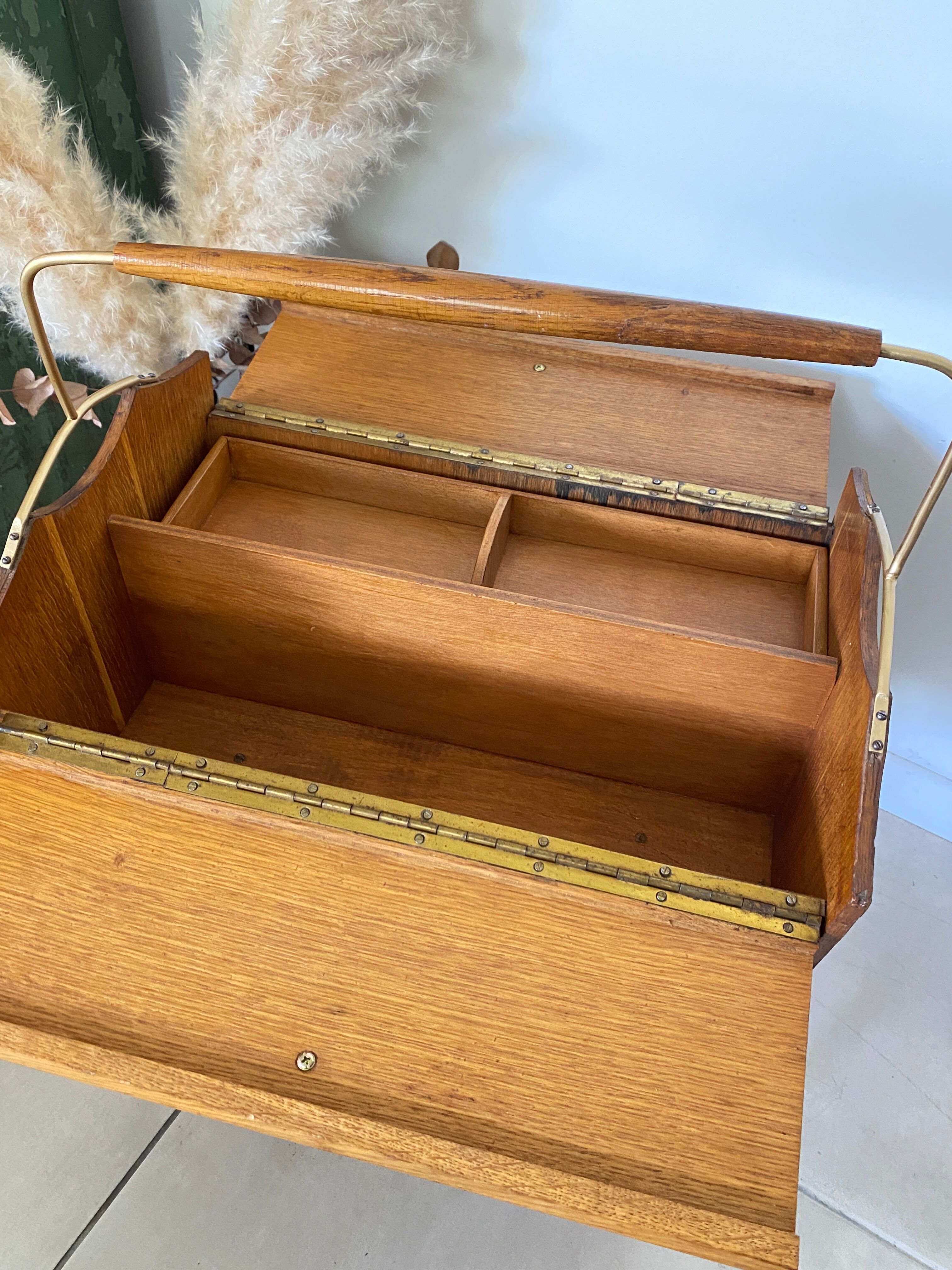 Vintage worker compass feet