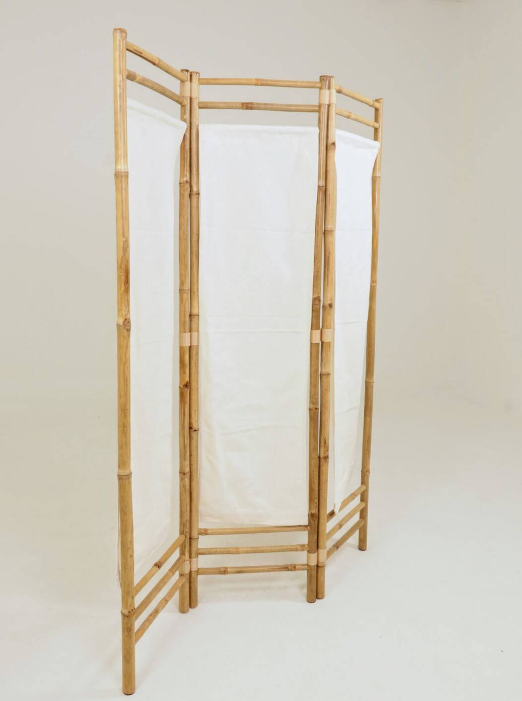 Bamboo screen with 3 frames in beige fabric.