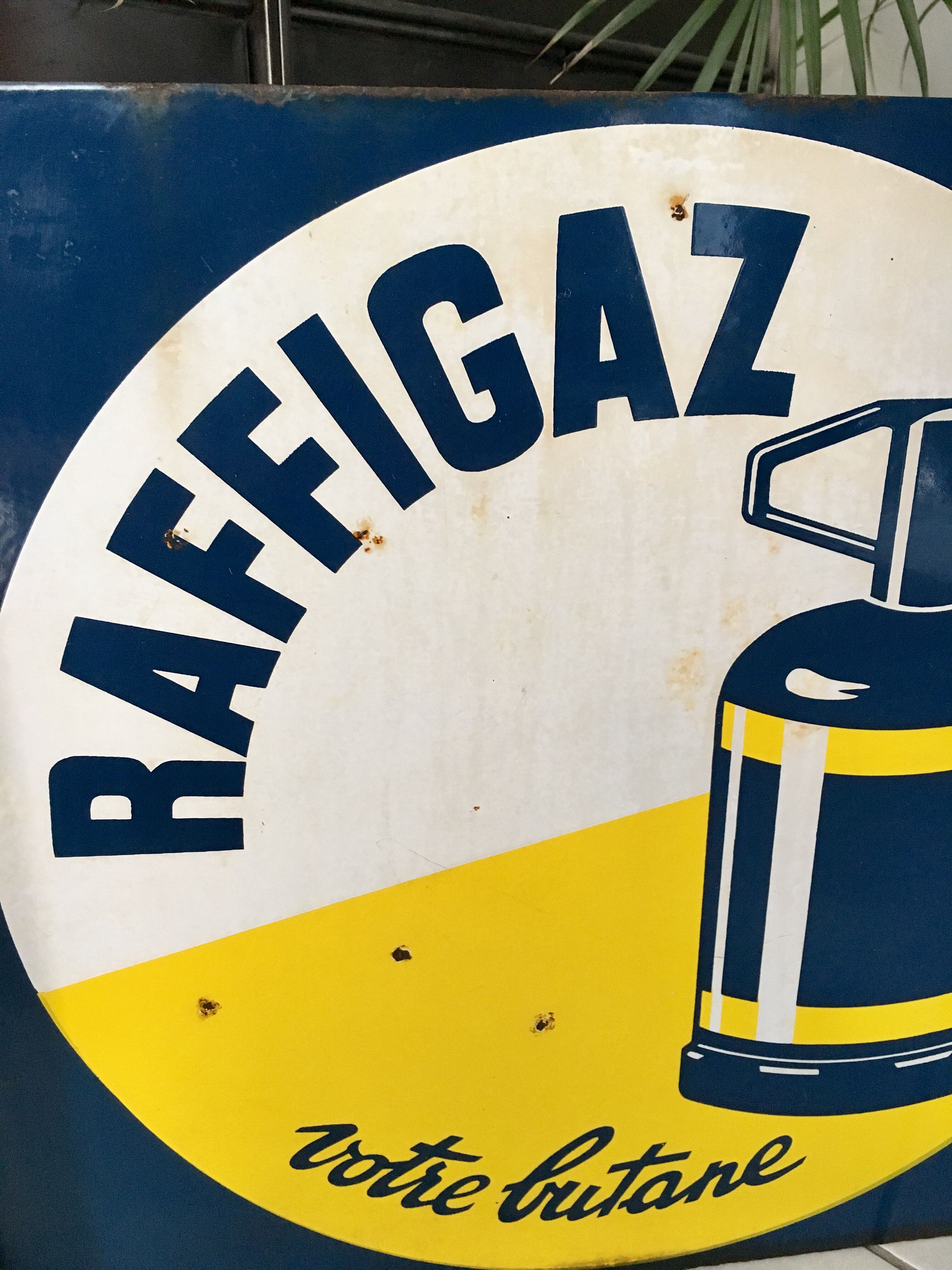 Raffigaz enameled plate