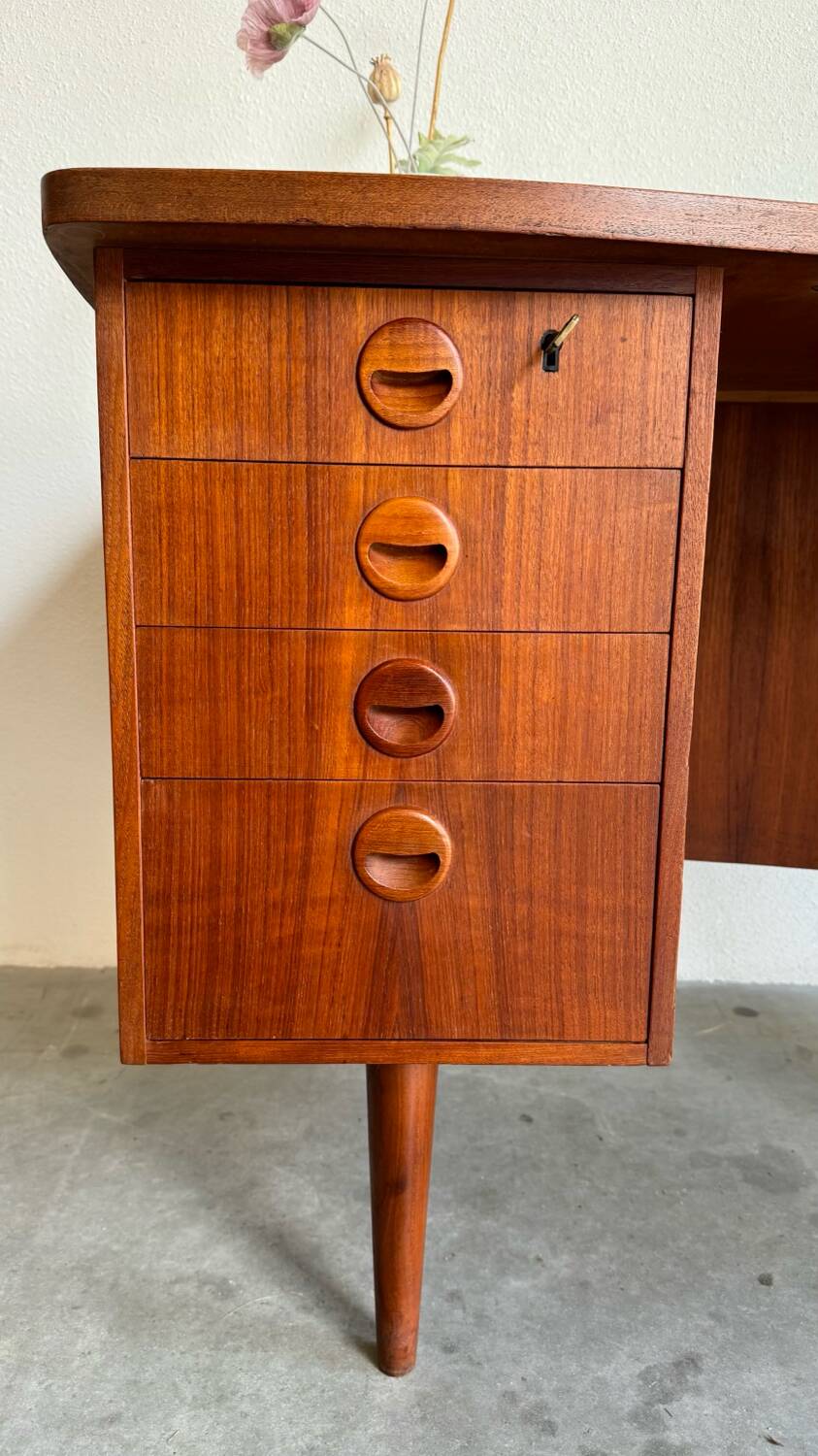 Vintage desk Kai Kristiansen with bar