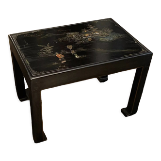 Coffee table Far East China Japan signed decor on black lacquered background