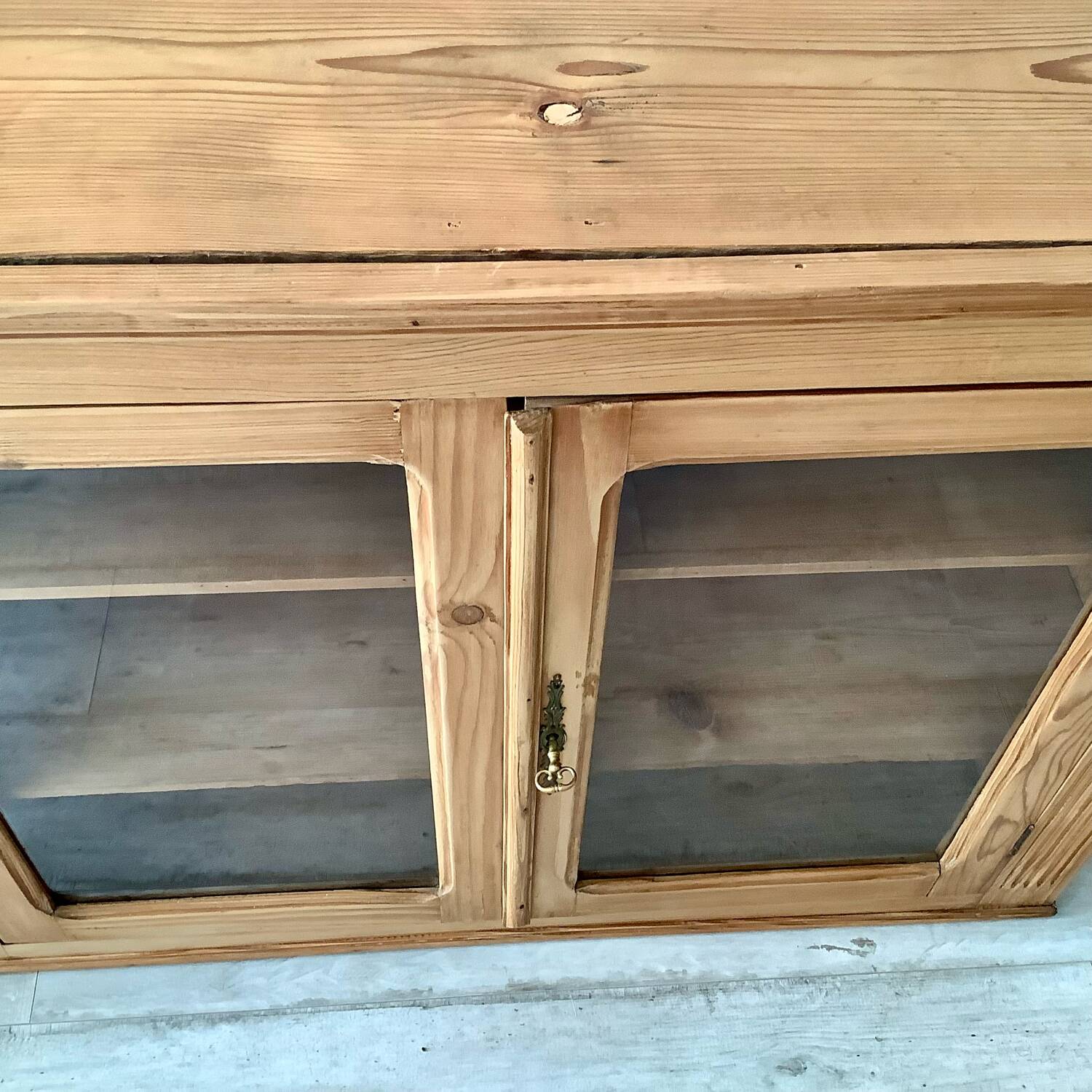 Parisian buffet dresser