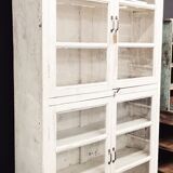 Meuble en bois blanc