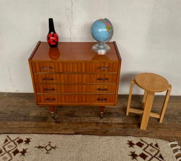 Vintage chest of drawers with 4 drawers handles bakelite feet spindle year 1960