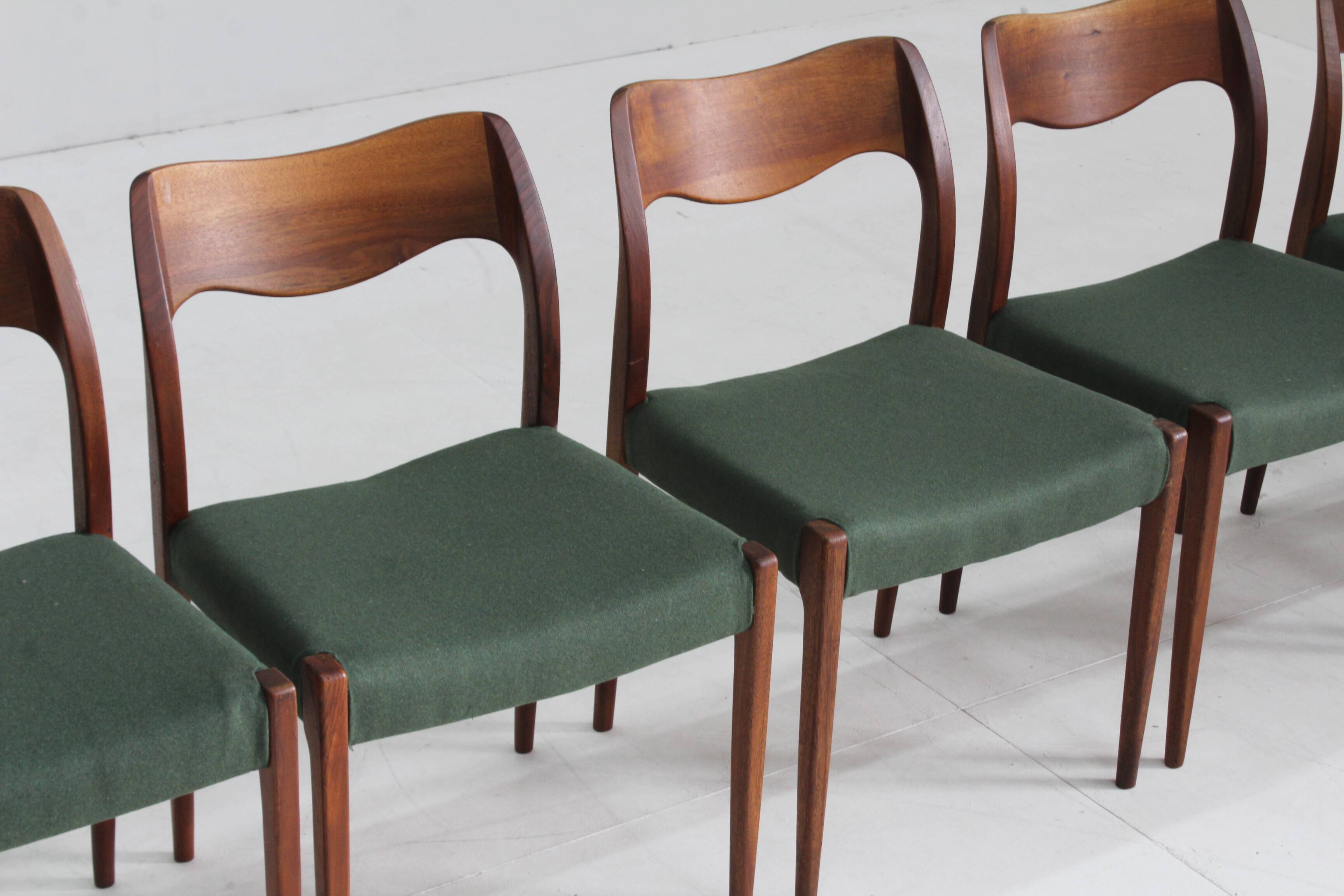 Set of 6 Vintage Danish dining room chairs by Niels Moller model 71