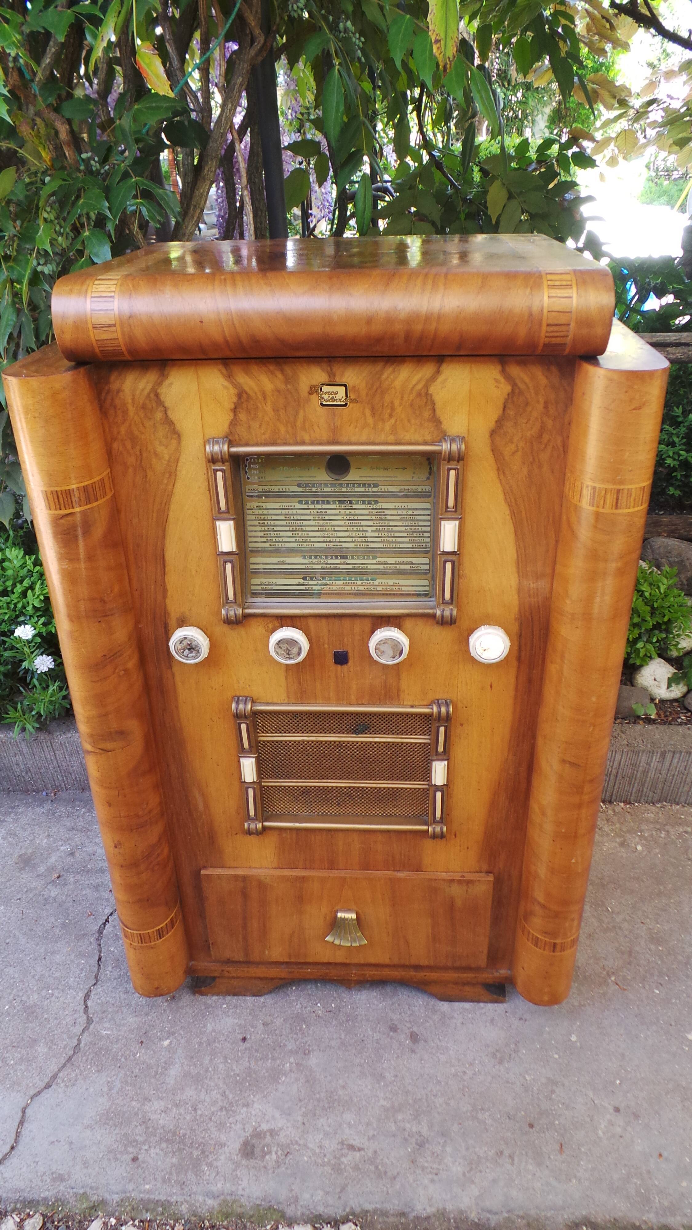 Rayonde vintage vinyl radio cabinet 30s