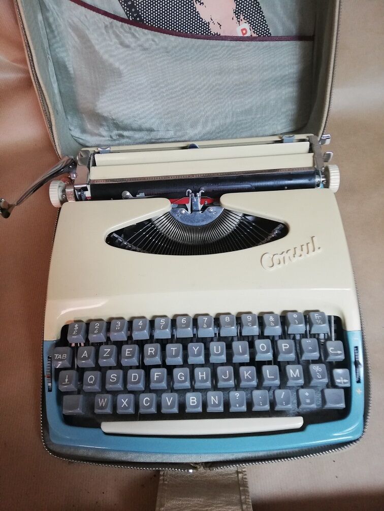 Portable typewriter
