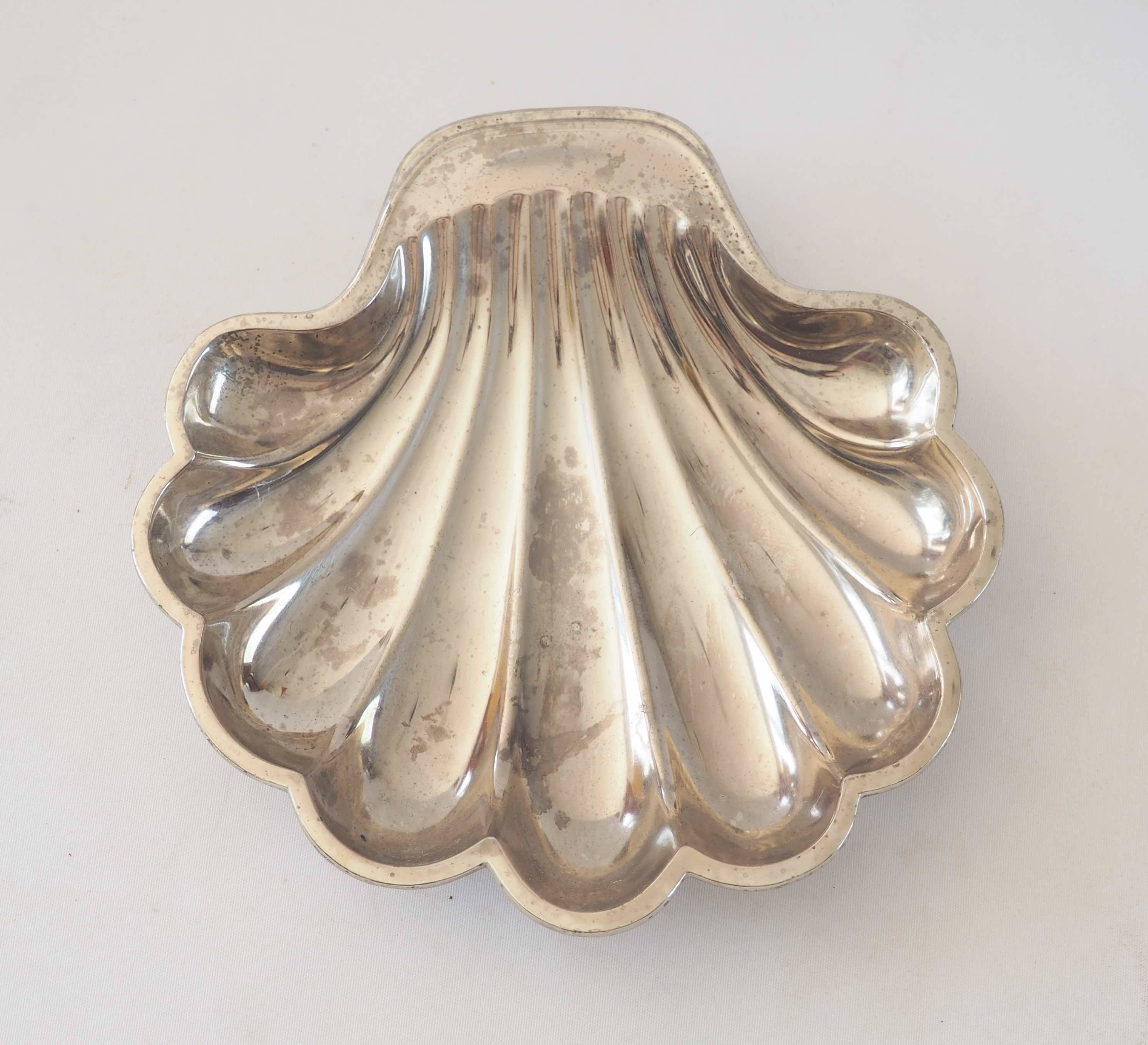 Silver-plated scallop ramekin