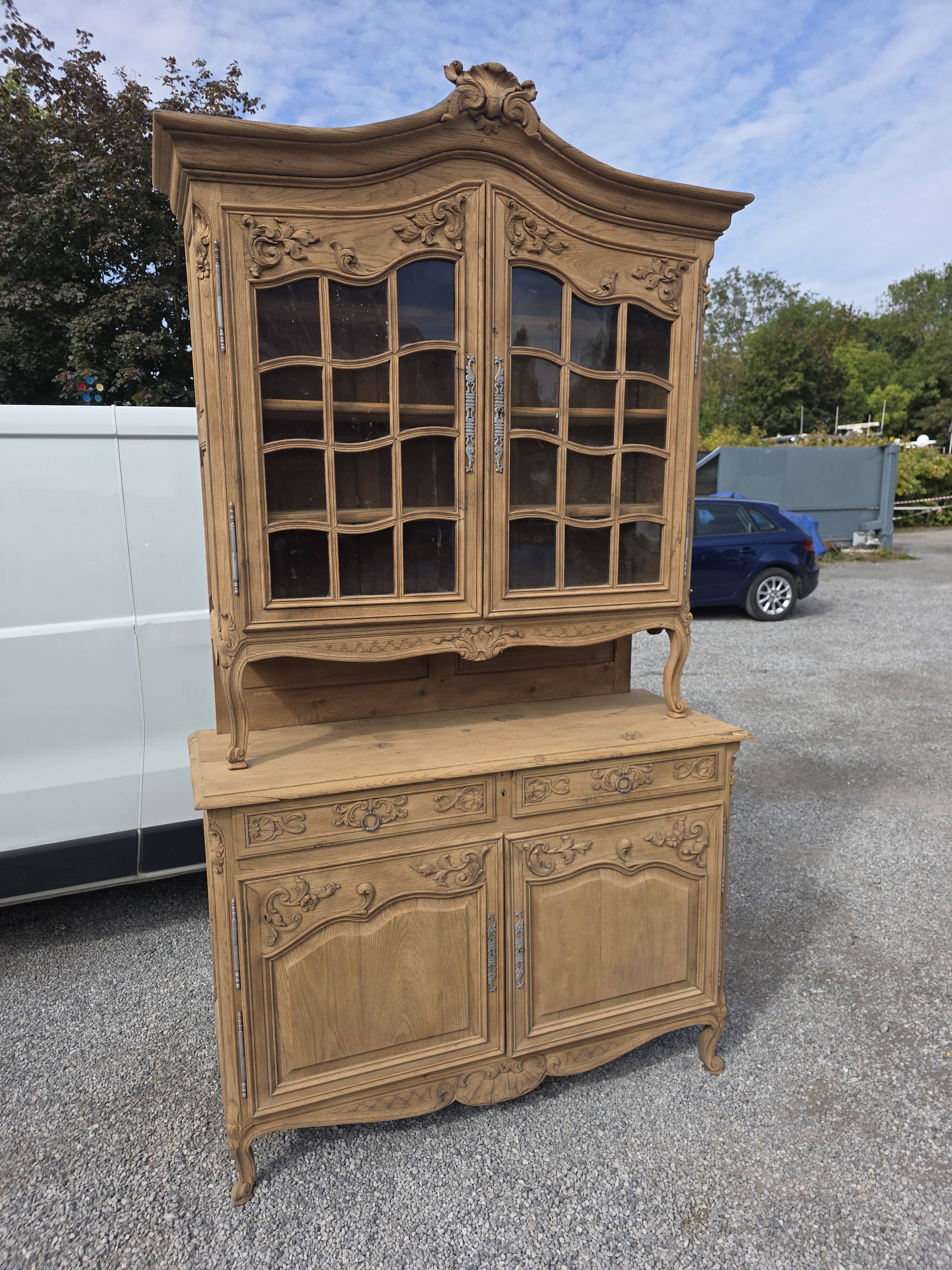 Buffet deux corps style Louis XV en chêne du XIXè