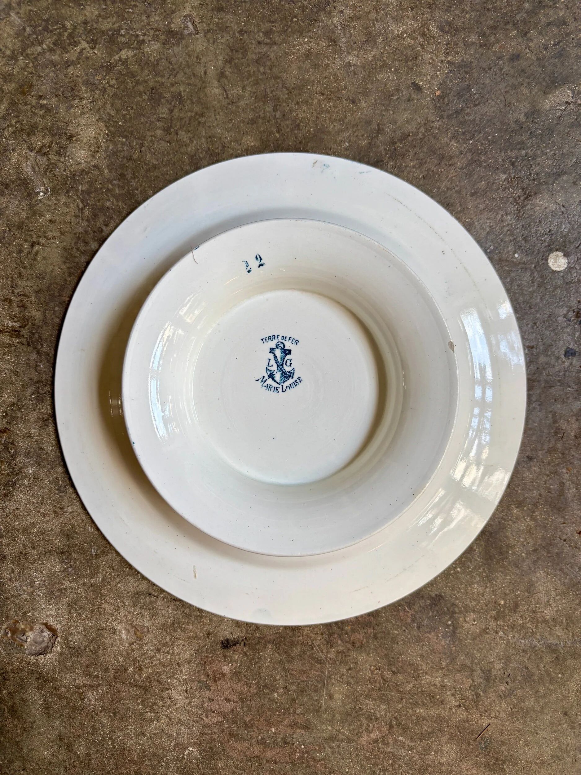 Léon Graves cake plate in earthenware, "Marie-Louise" service.